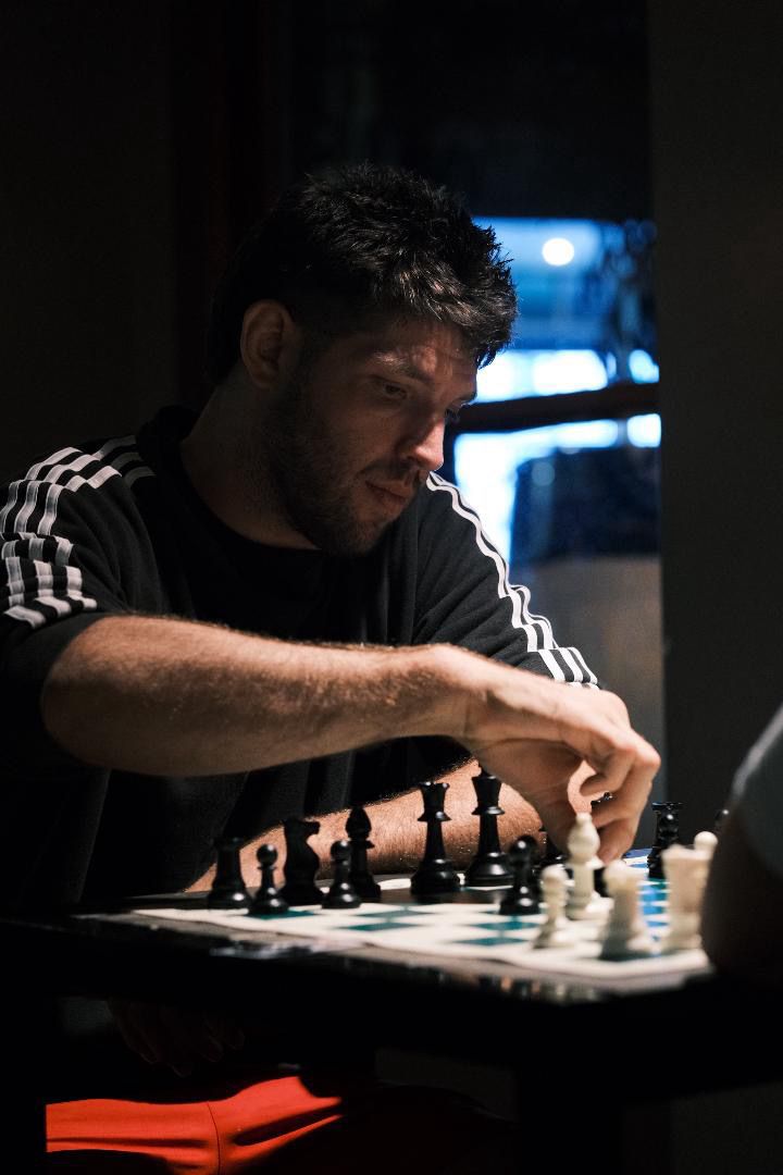Portrait of Tomás Bek, chess coach in Byron Bay
